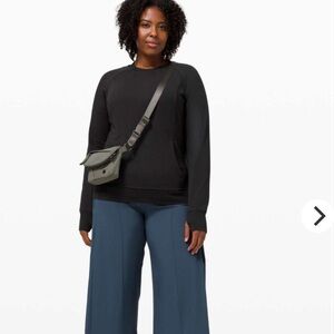 Lululemon Scuba Crew Woman 10 Black Pockets Thumb Hole